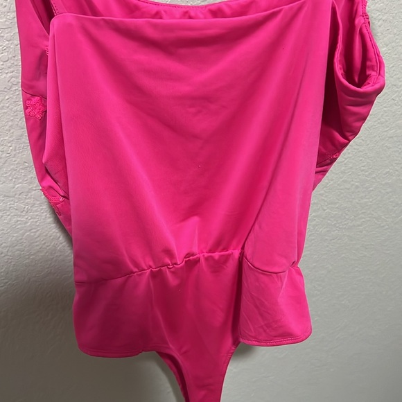 Body suit with sequin stars hot pink, size large - Picture 4 of 7